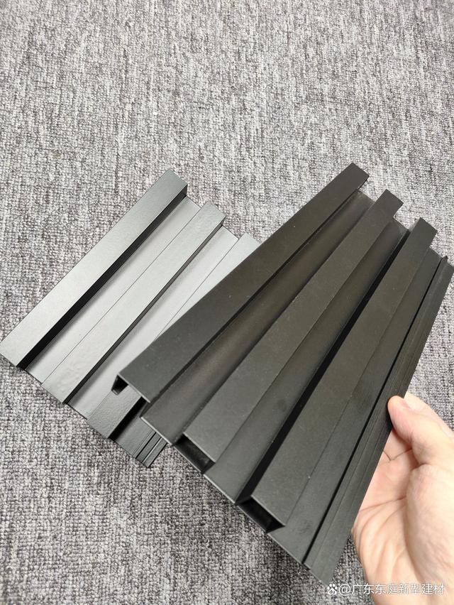 營業(yè)廳與營銷中心的木紋鋁單板裝飾 長城板與波浪板的現(xiàn)代應用